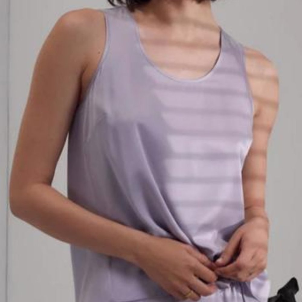 Lunya Washable Silk Tulip Sleep Tank in Lavender (racerback style); Medium.